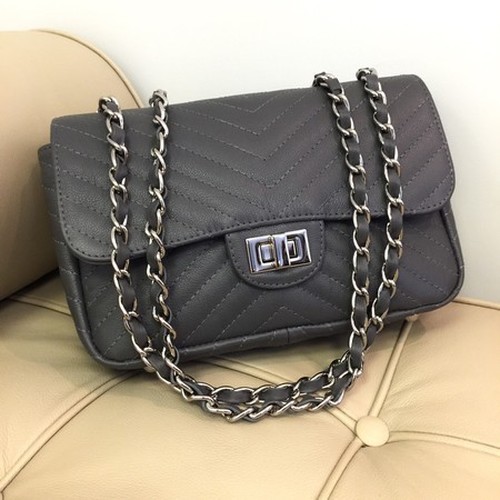 VERSALHES MÉDIA Bolsa de corrente em couro legítimo cinza chumbo matelassê chevron