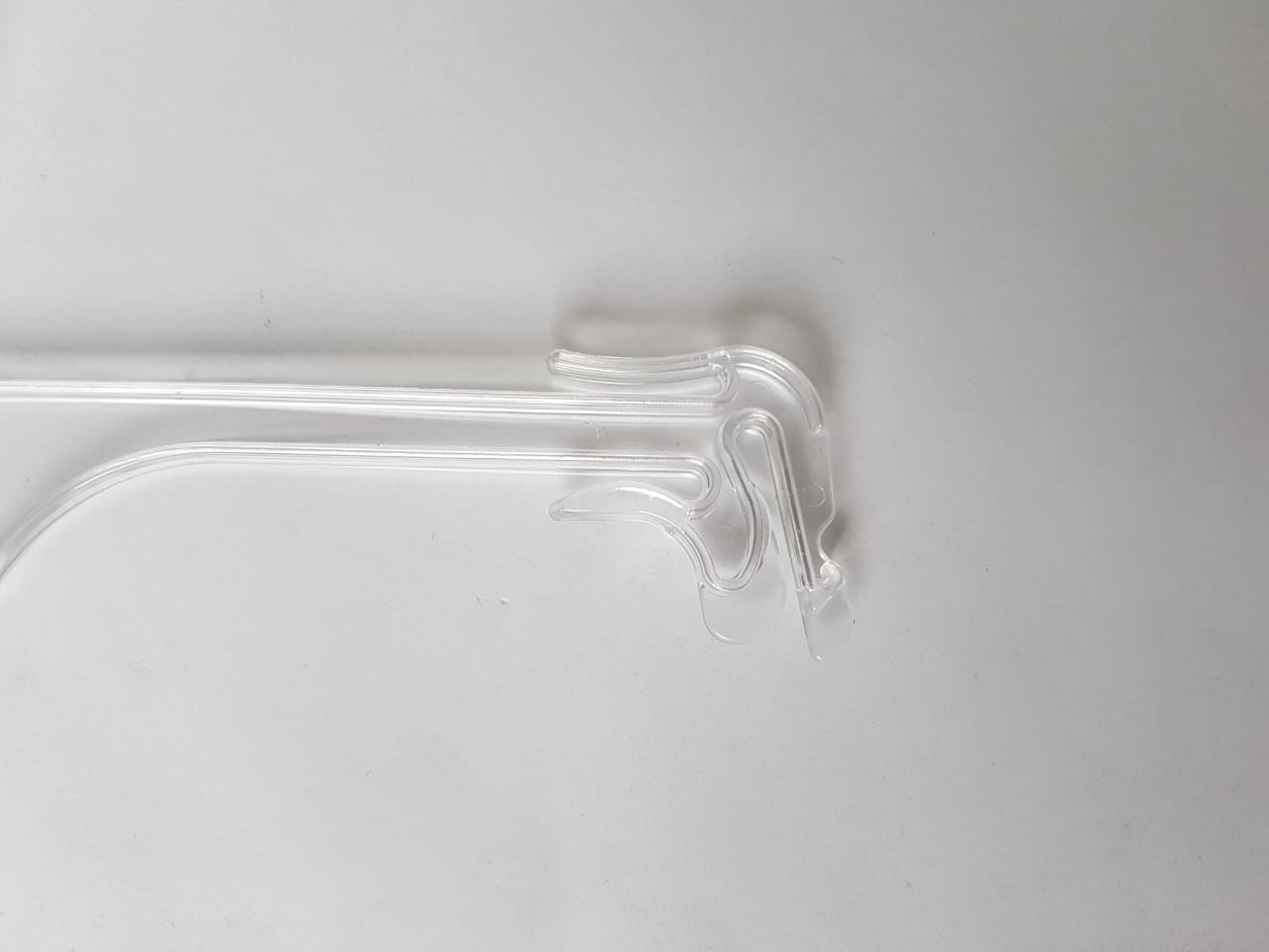 Cabide transparente
